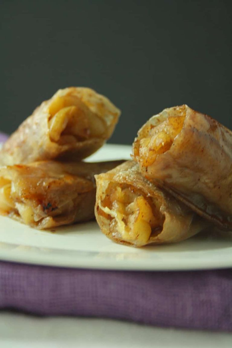 4 rice paper rolls filled with cinnamon apple slices